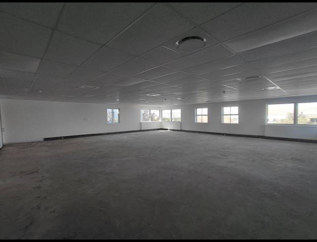1,013M² OFFICE TO LET IN BRYANSTON